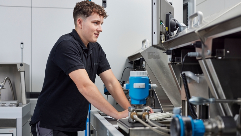 Servicetechniker am Gerät