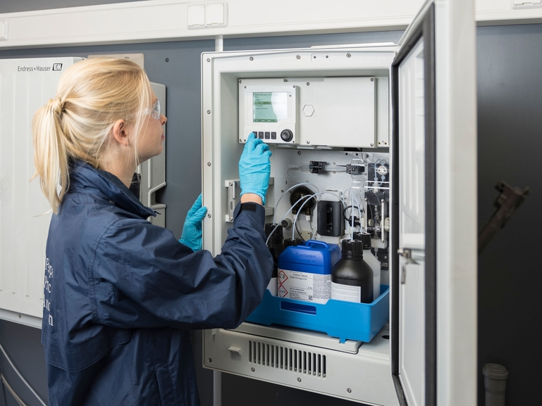Service technician performs maintenance activities on a liquid analyzer