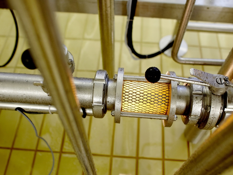 Filtration von Bier Schauglas bei der Bierfiltration