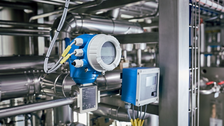 Promag H 300 records water consumption and flow rate of the CIP media