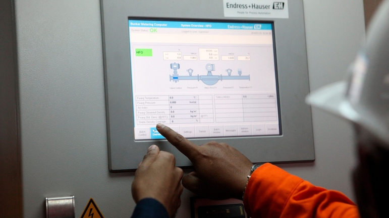 Bunker metering computer with visible dashboard