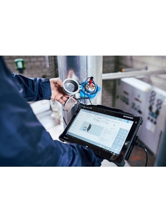 Temperature transmitters iTEMP TMT31 can be parametrized in the field Temperature transmitters iTEMP TMT31 can be parametrized in the field