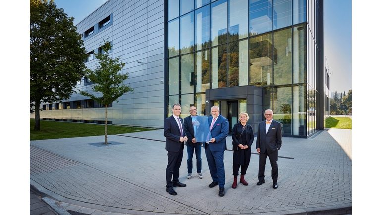 Inauguration in Maulburg, Germany: Handover of the mural named Global Player.