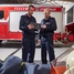 Feuerwehrleute der Gemeinde Lenzkirch überprüfen die Werte über ein mobiles Endgerät