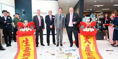 Jens Winkelmann , Richard Yu, Schweizer Botschafter Frank Grütter und Matthias Altendorf bei der Einweihung des Büros.