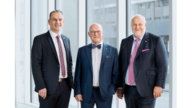 Wechsel bei Endress+Hauser: Dr. Peter Selders, Dr. h. c. Klaus Endress und Matthias Altendorf (von links).